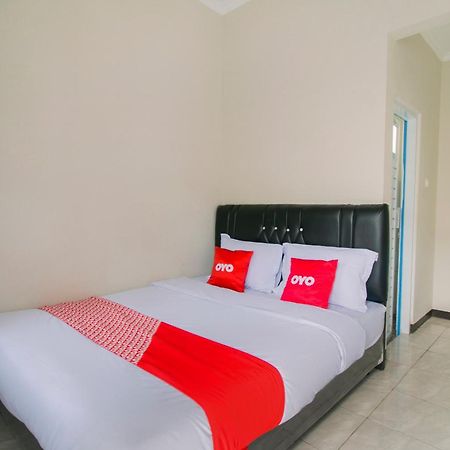 Oyo 1078 Fakhira Residence Cianjur Buitenkant foto