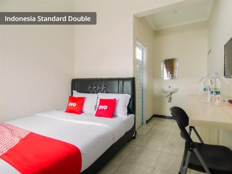 Oyo 1078 Fakhira Residence Cianjur Buitenkant foto