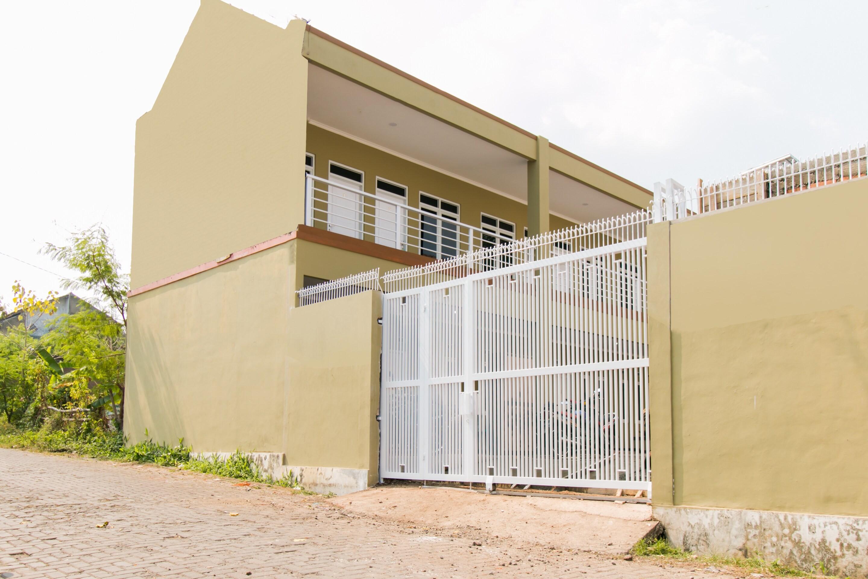 Oyo 1078 Fakhira Residence Cianjur Buitenkant foto