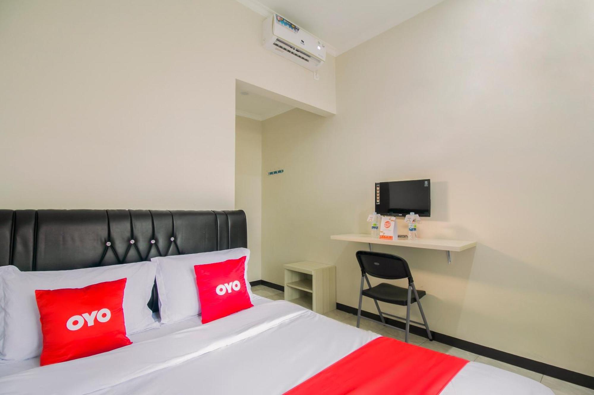 Oyo 1078 Fakhira Residence Cianjur Buitenkant foto
