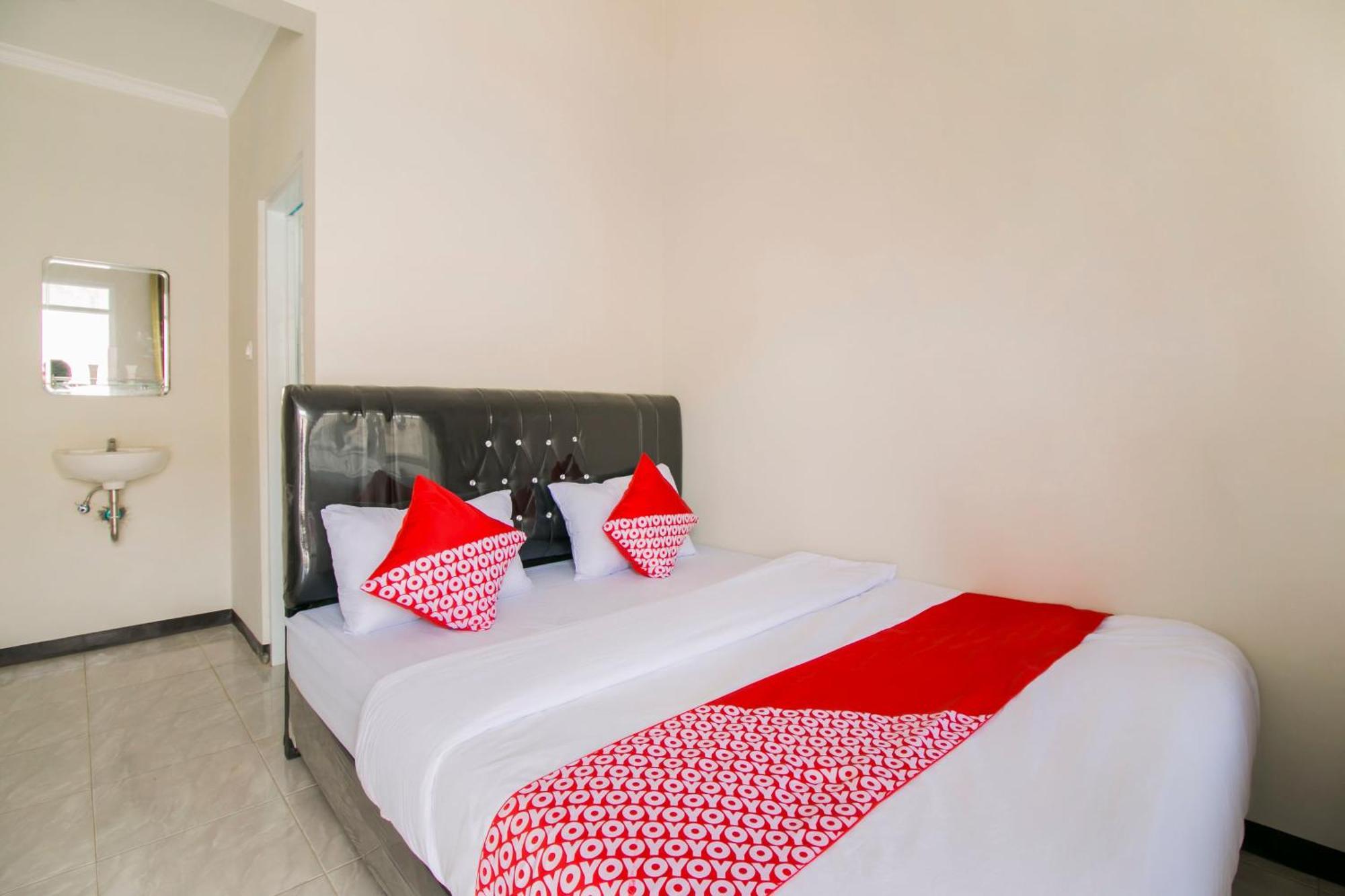 Oyo 1078 Fakhira Residence Cianjur Buitenkant foto