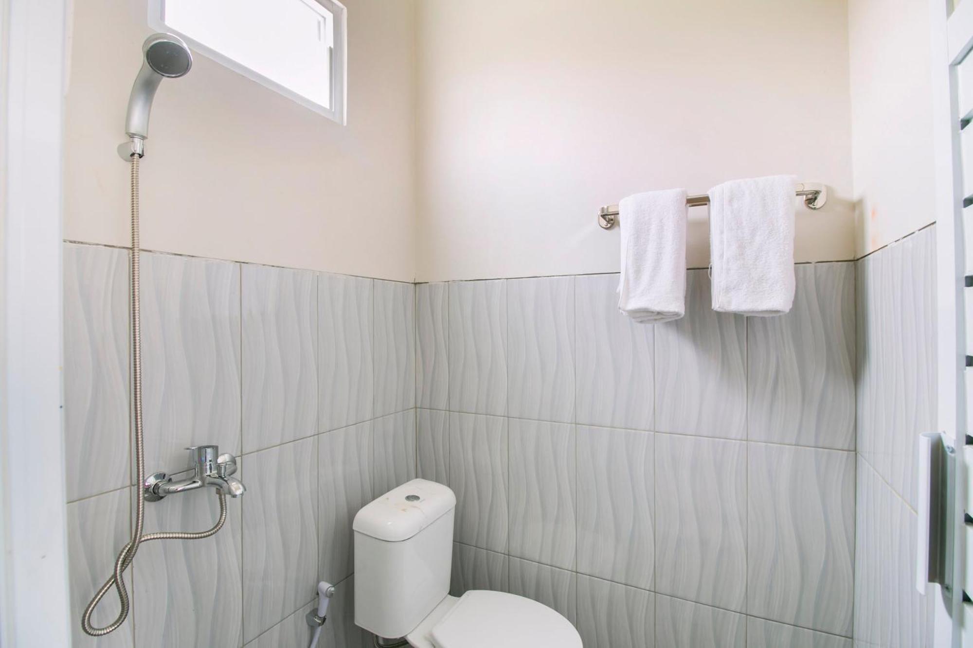 Oyo 1078 Fakhira Residence Cianjur Buitenkant foto