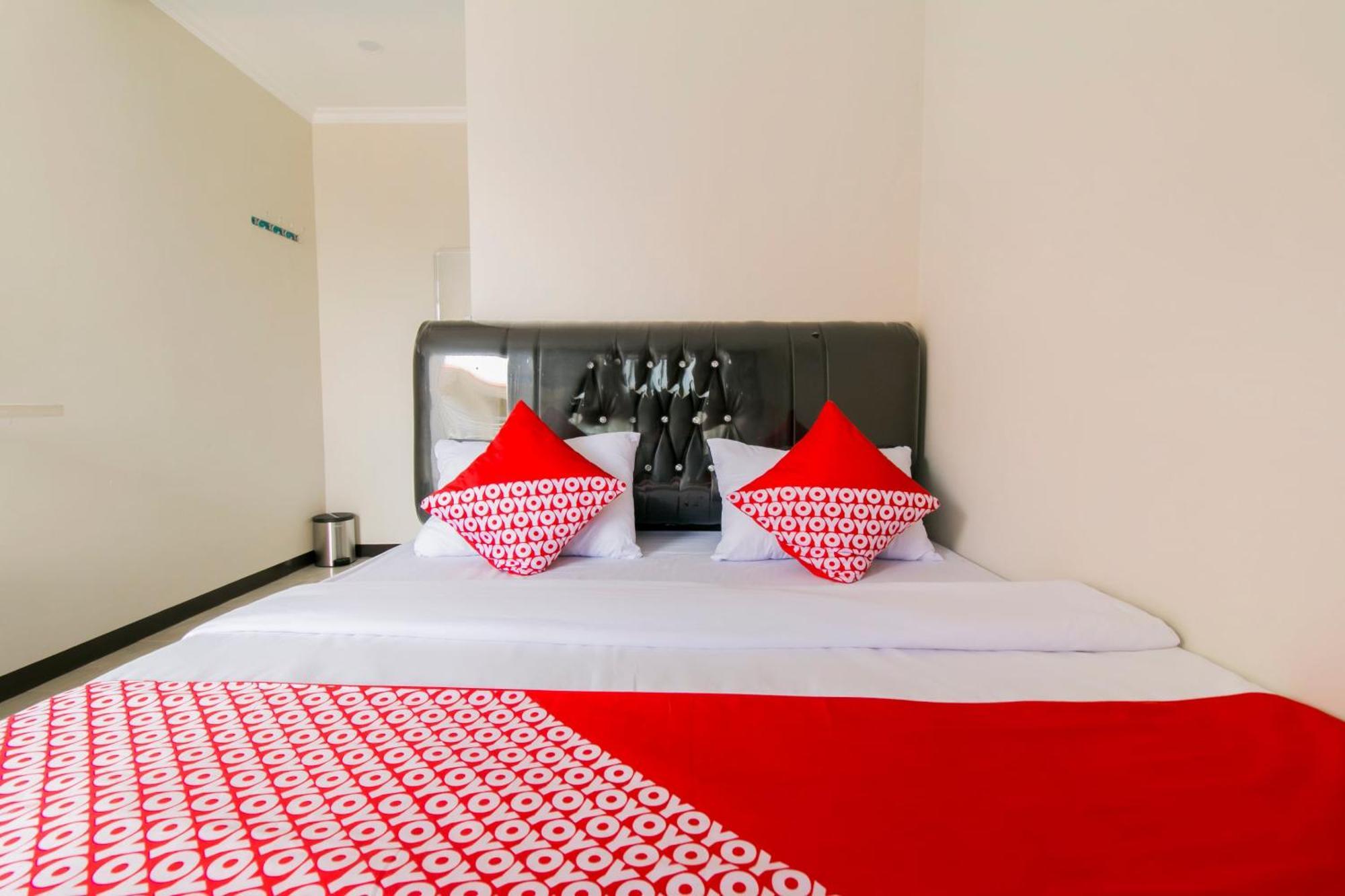 Oyo 1078 Fakhira Residence Cianjur Buitenkant foto
