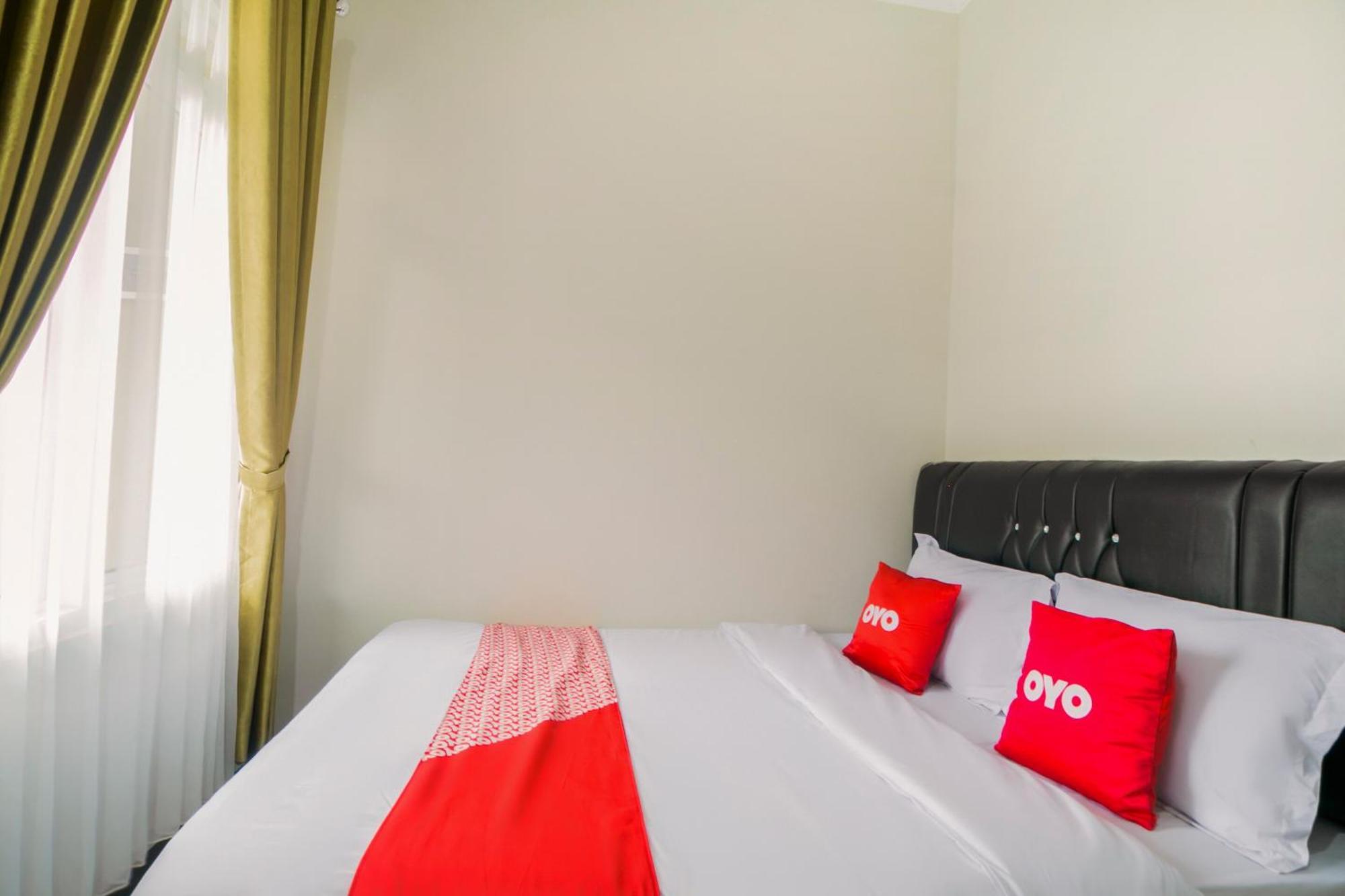 Oyo 1078 Fakhira Residence Cianjur Buitenkant foto