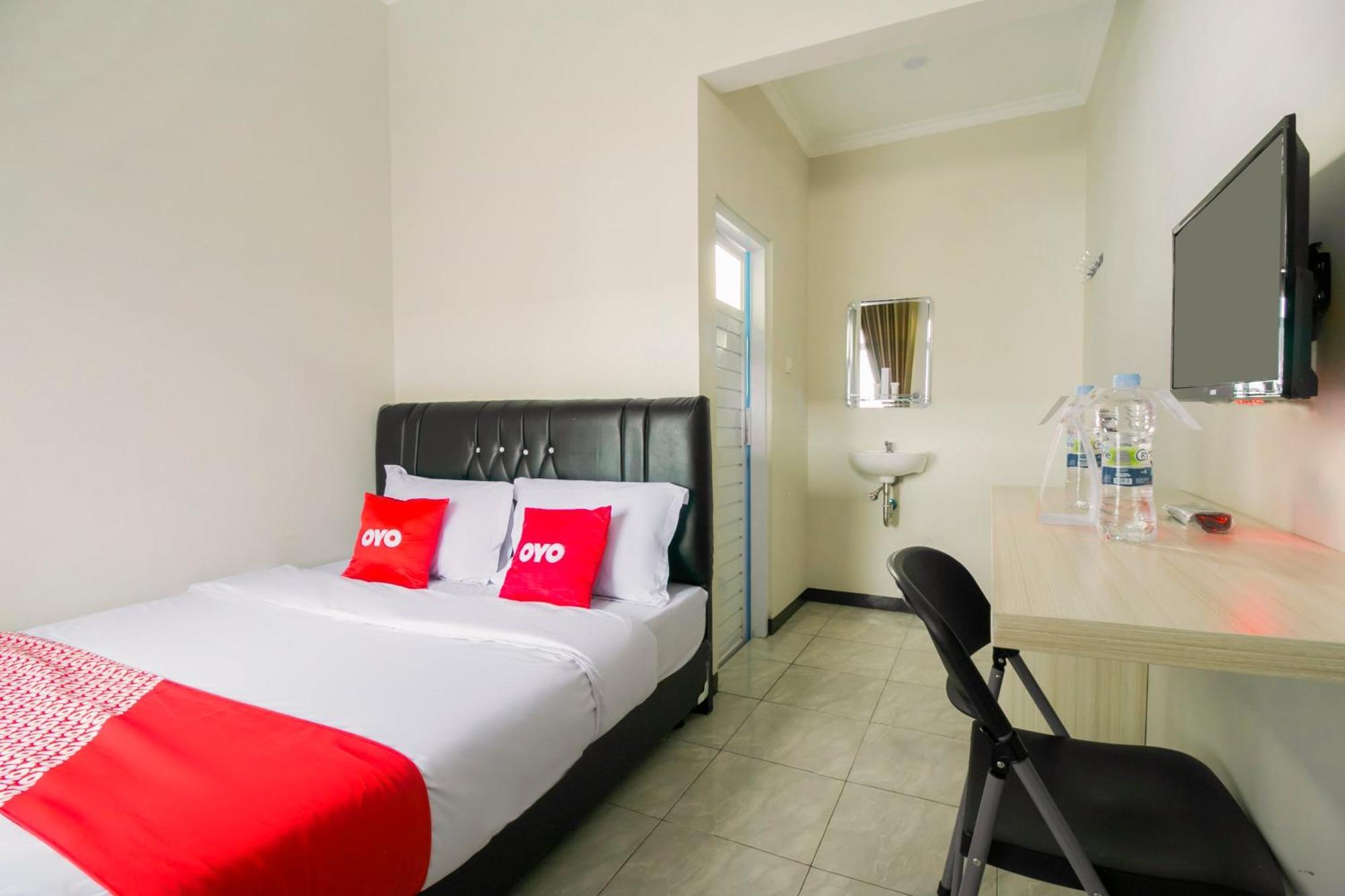 Oyo 1078 Fakhira Residence Cianjur Buitenkant foto