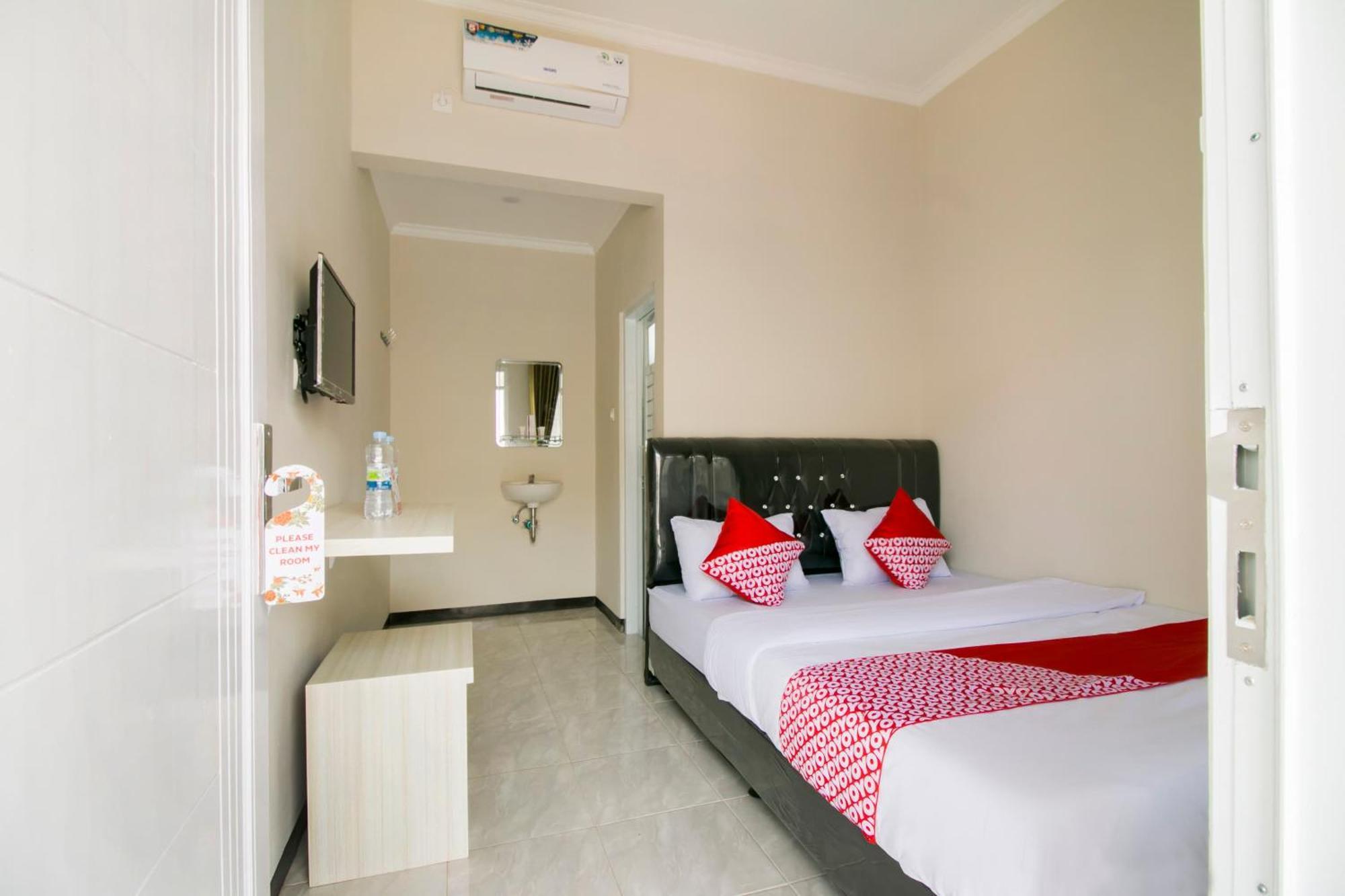 Oyo 1078 Fakhira Residence Cianjur Buitenkant foto
